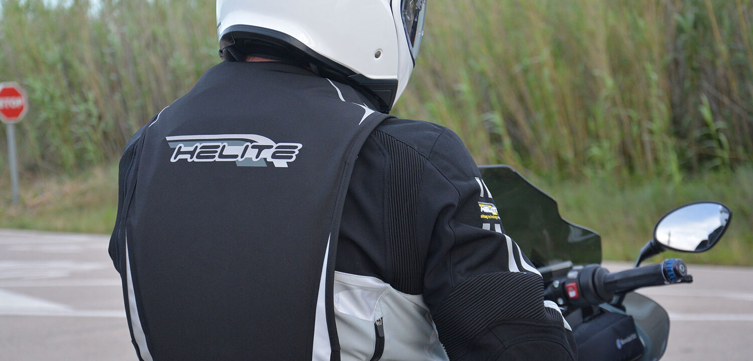 Motorcycle air outlet vest